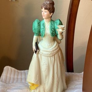 1995 Mrs. Albee Figurine